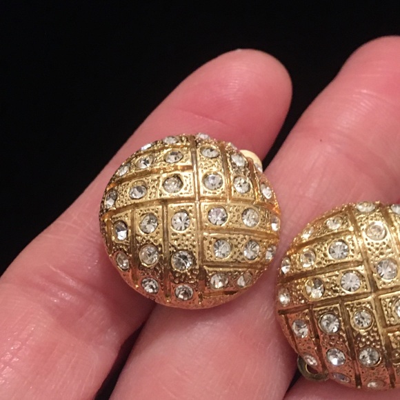 Vintage Gold and White Round Clip On Earrings - Picture 2 of 7
